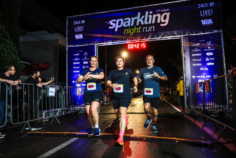 Bento une corrida de rua e enoturismo na Sparkling Night Run